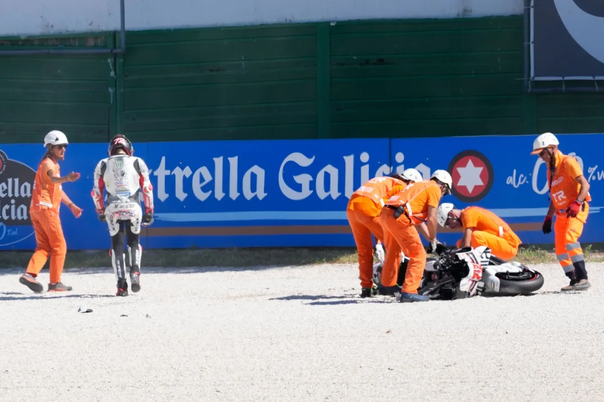 MotoGP: Mesmo com sequência de quedas, Bezzecchi recusa desistir do título