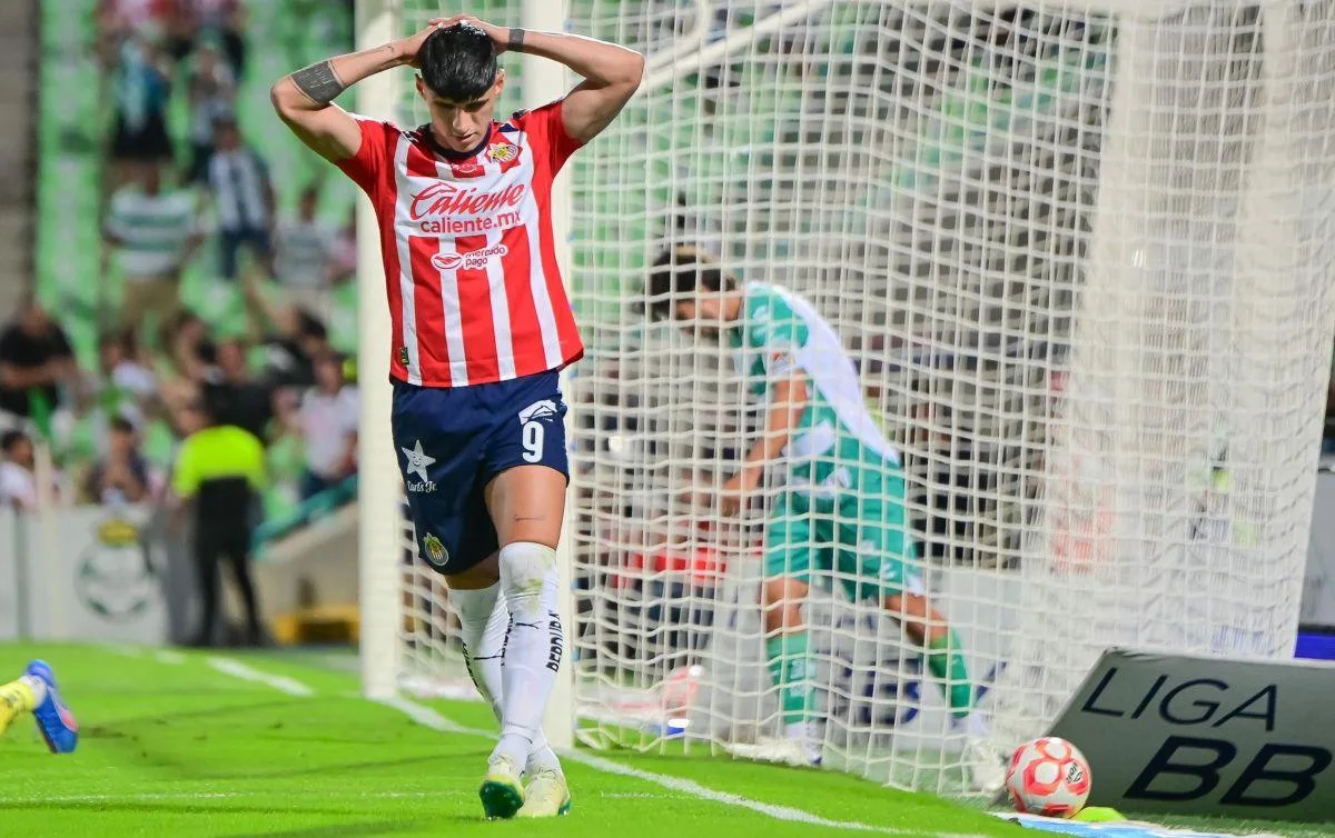 Alan Pulido exhibe su salida de Chivas y asegura que lo maltrataron mucho