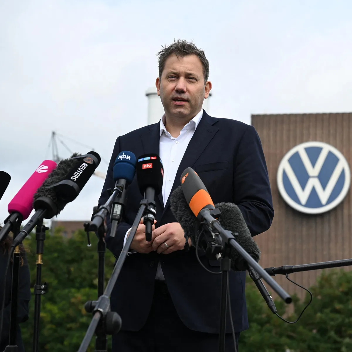 Krise bei VW - Klingbeil fordert rasch Zölle auf chinesische Hybridautos