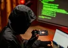 Golpistas usam voz de IA para 'destravar' iPhones roubados de brasileiros