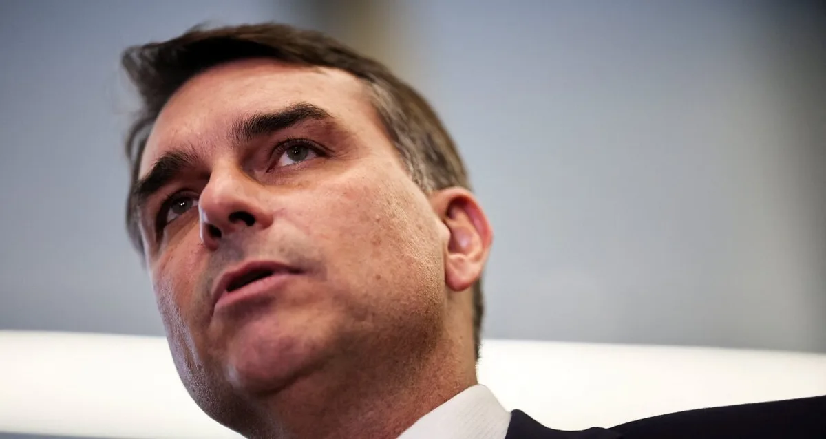 Em programa de governo, Flávio Bolsonaro prevê cortar impostos, reduzir dez ministérios e reavaliar Reforma Tributária