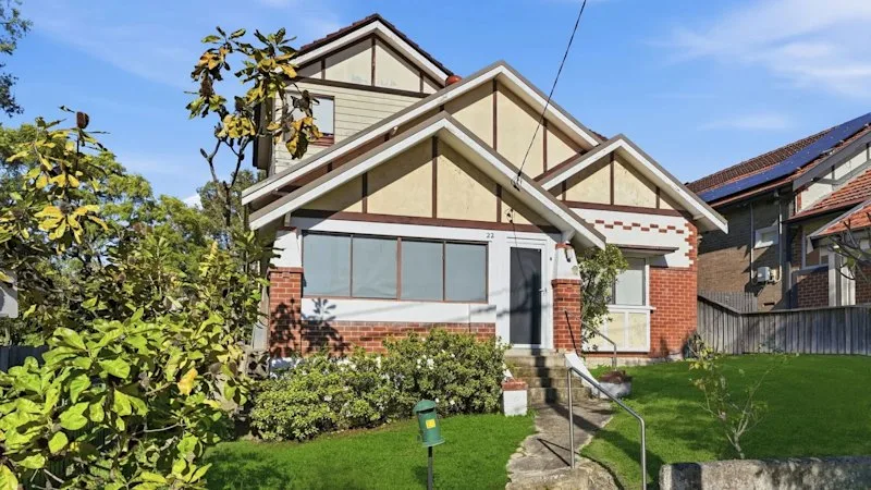 North shore share house sells for $200,000 below its reserve