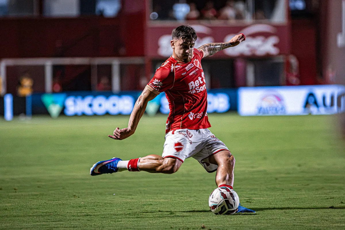 Destaque no clássico, João Vieira mira sequência positiva pelo Vila Nova