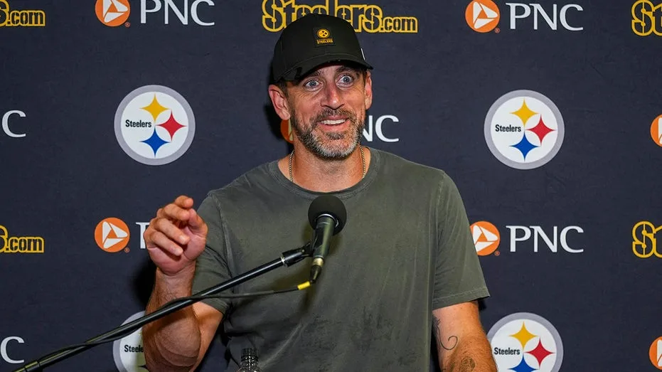 OutKick's Craig Carton rips Steelers quarterback Aaron Rodgers: 'He's a lousy person'