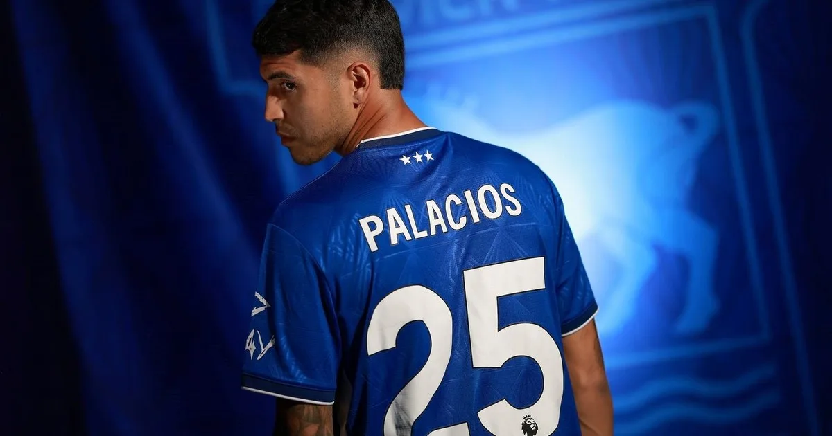 Exequiel Palacios ya está en Ipswich Town y mantiene su número