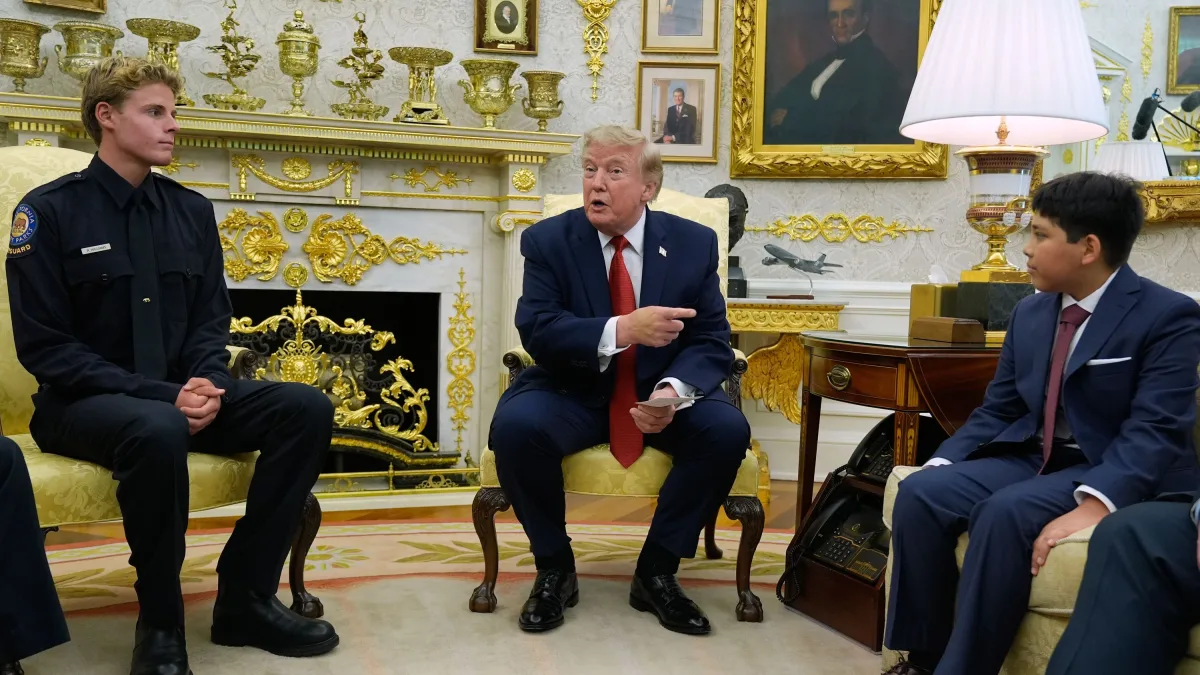 Trump ehrt Lebensretter: „Du hattest Glück, dass ich keinen Dienst am Strand hatte“
