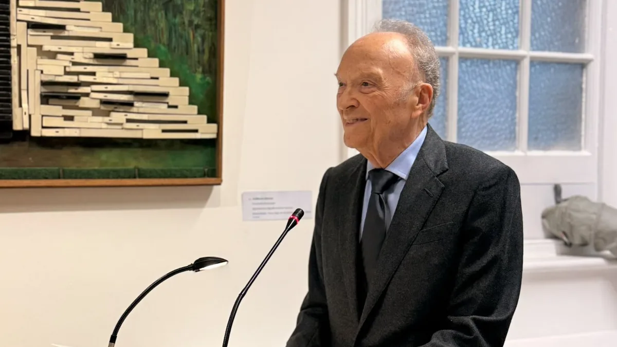 Gertz Manero reaparece en homenaje a Frida Kahlo en Reino Unido