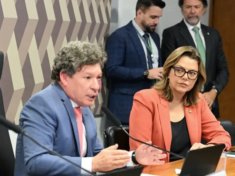 Comissão adia discussão de MP da taxa das blusinhas para quarta-feira