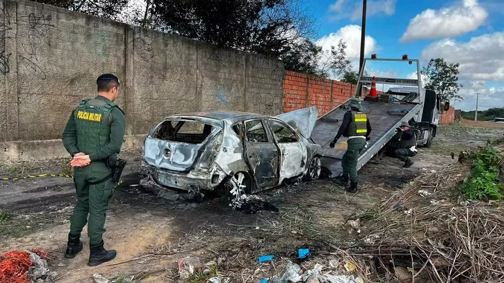 Policial militar é encontrado carbonizado dentro de carro em Fortaleza
