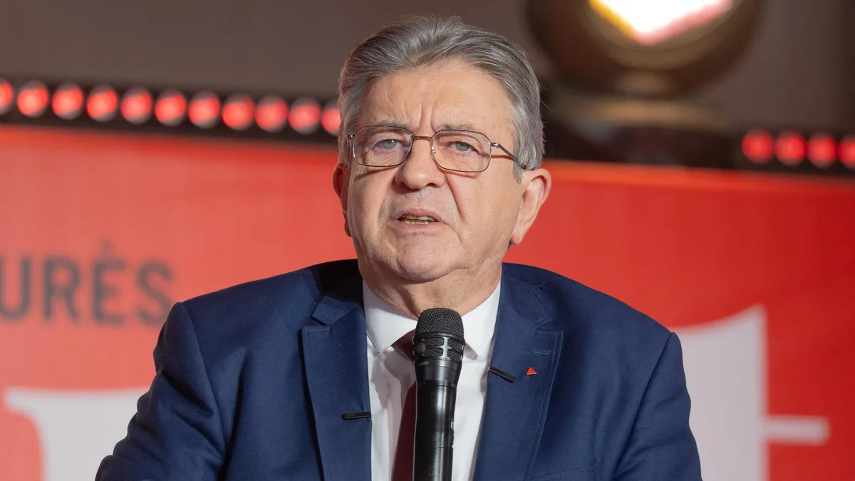 Jean-Luc Mélenchon promet l’état d’urgence sociale s’il gagne la présidentielle 2027, voici en quoi cela consiste vraiment