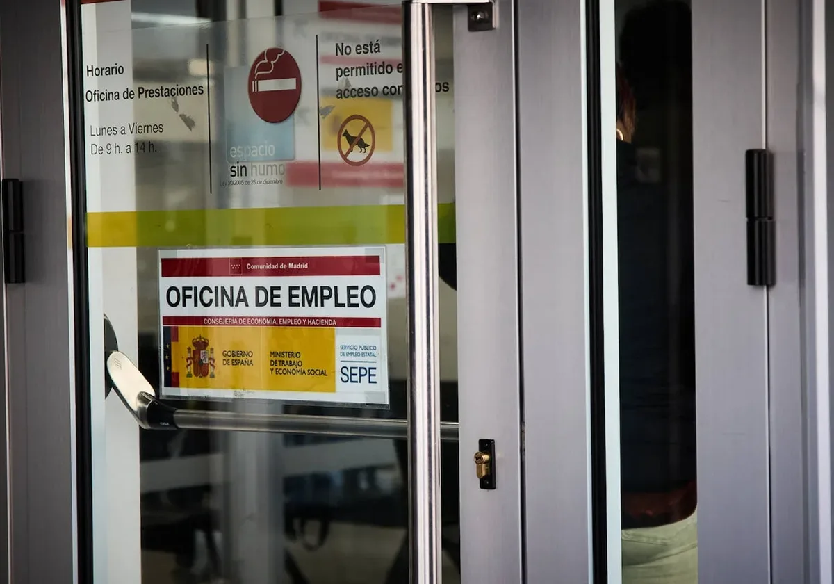 Cuándo se cobra el paro en España este mes de septiembre: fecha en Santander, BBVA, Caixabank, ING y resto de bancos