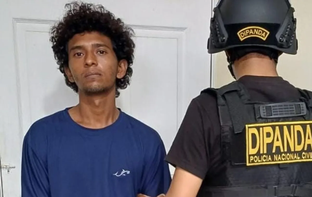 Guatemala entrega a un presunto integrante de la MS-13 expulsado de México y buscado por El Salvador
