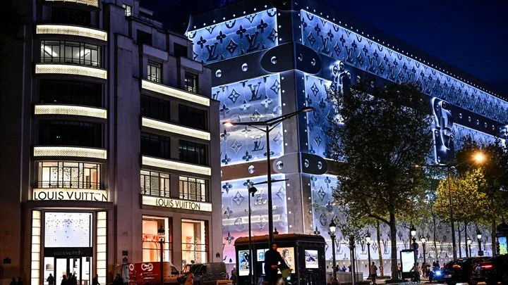 LVMH sur les Champs-Élysées : peut-on privatiser la ville ?