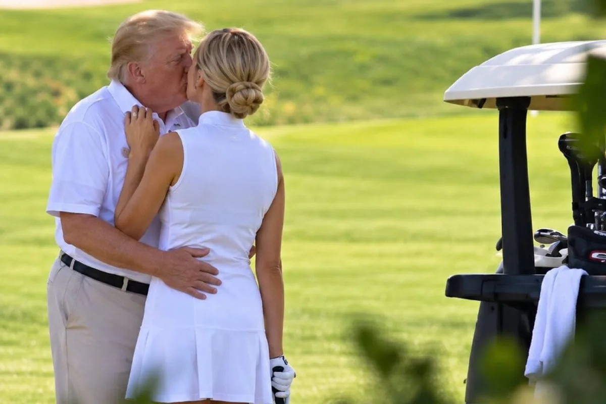 That Photo of Donald Trump Kissing Natalie Harp Has One Big Problem