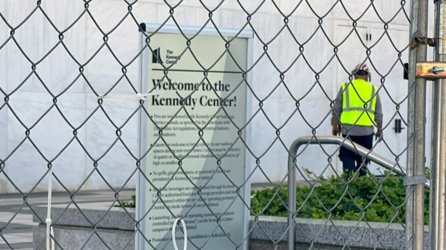 Fencing added to Kennedy Center after Trump-appointed board votes to close