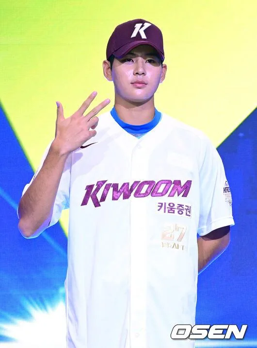 "버건디 안 어울릴까봐 걱정했는데…찰떡이네요" 하현승, 이제 고척의 주인공이 될 시간 [2027 신인드래프트]