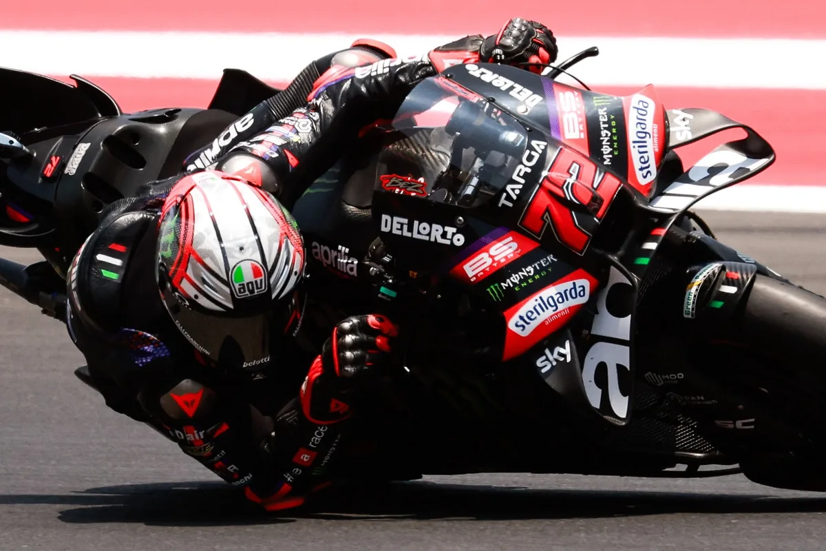 Póquer Aprilia con triunfo de Bezz y vuelta al liderato de Martín
