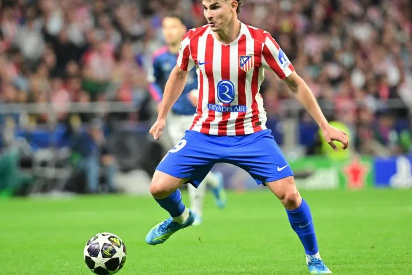 Julian Alvarez ne serait toujours pas revenu à l'entraînement avec l'Atlético de Madrid, alors que le FC Barcelone a rappelé son envie de le recruter