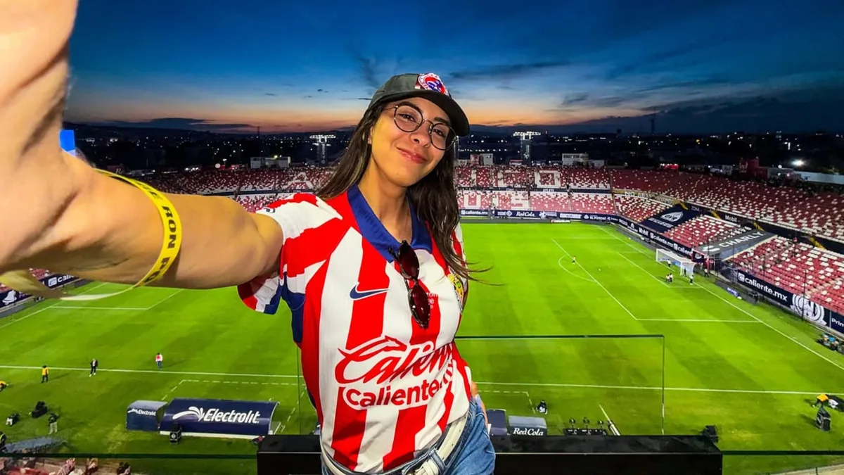 Quién es Terefifas, la influencer que está siendo acusada de acosar a jugadores de Chivas y estafar a aficionados con boletos falsos
