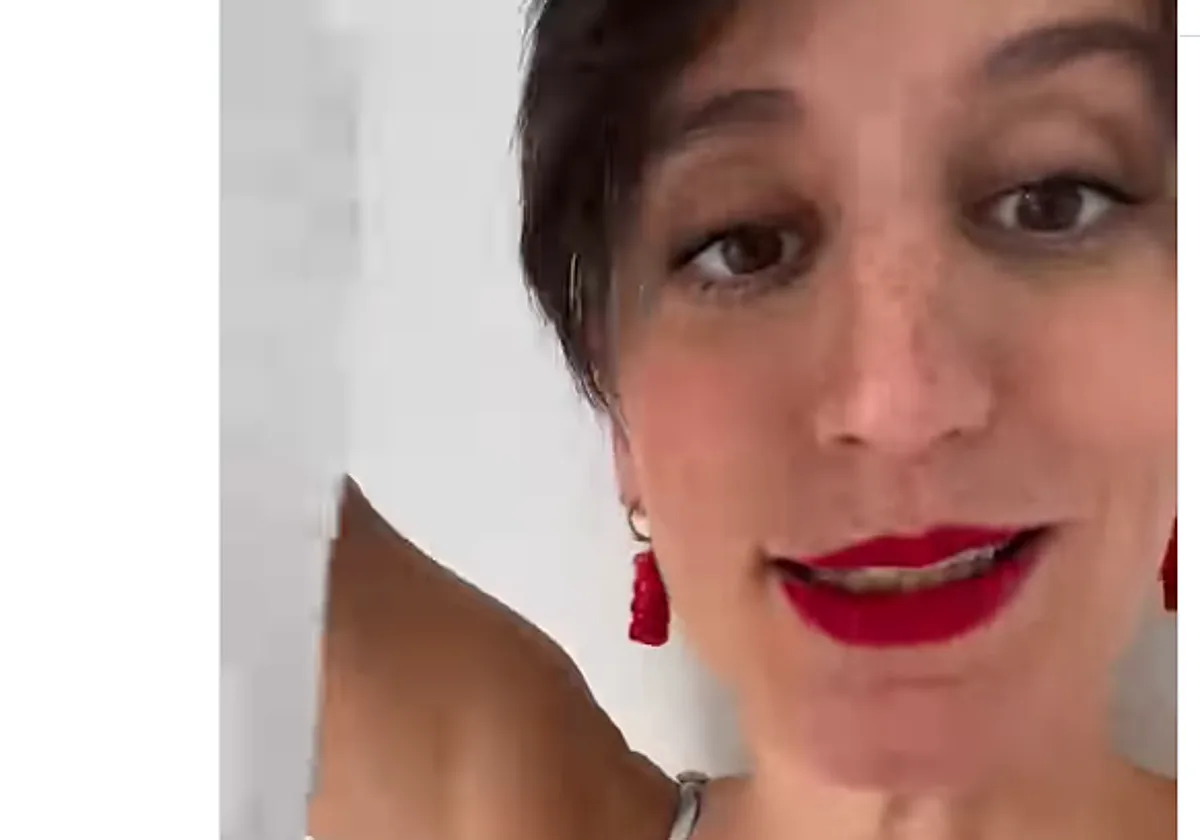 Carmen Vega, madre de cinco hijos, enseña el ticket del material escolar: «No me he gastado 500 euros»