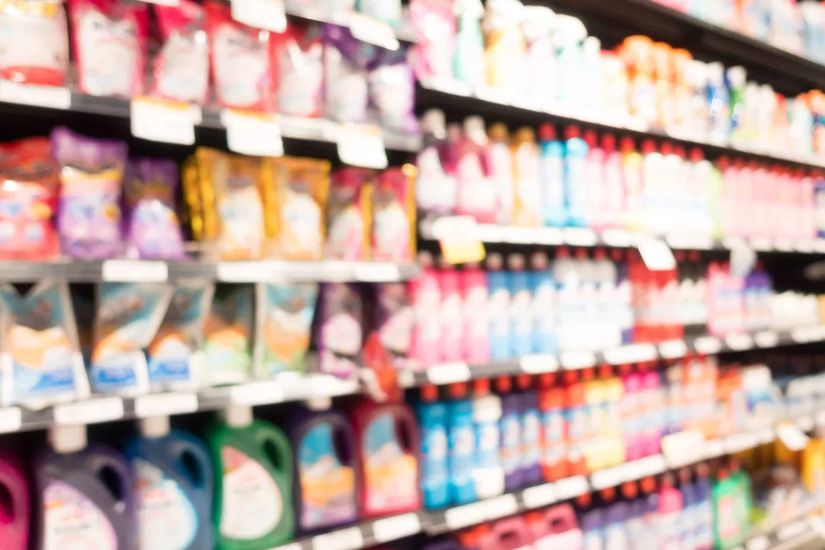 Anvisa suspende fabricação de produtos de limpeza após apontar falhas em controles de produção