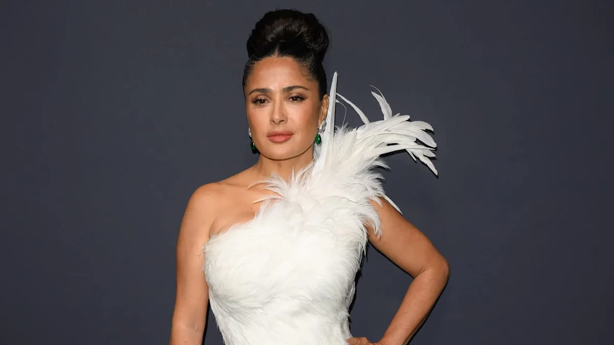Salma Hayek lehnte 2 Heiratsanträge ab - Ich wartete auf den Mann, der mehr Eier hat als ich