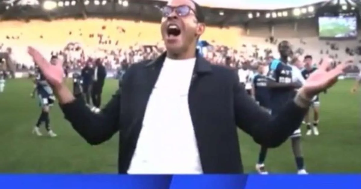 Vídeo: técnico provoca torcida do ex-clube e provoca briga em campo