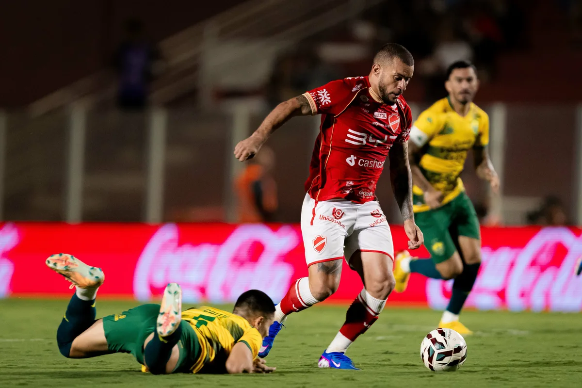 Vila Nova perde a liderança da Série B e vê concorrentes se aproximarem