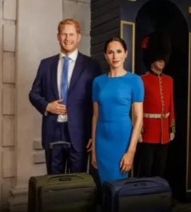 Museu de cera põe Harry e Meghan de malas prontas com anúncio de volta ao Reino Unido