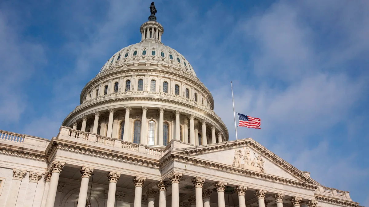 Cartas con polvo blanco llegan al Congreso y oficinas electorales de Estados Unidos: el FBI investiga si contienen fentanilo