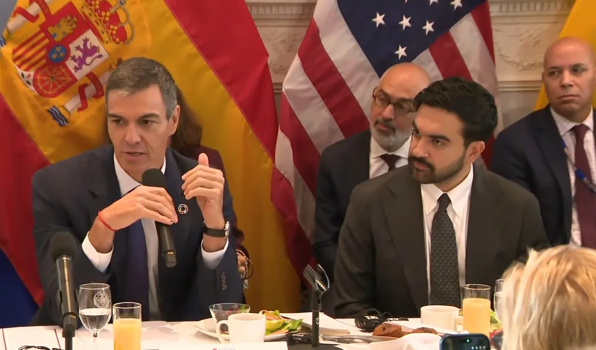 Sánchez y Mamdani reivindican juntos las políticas sociales españolas