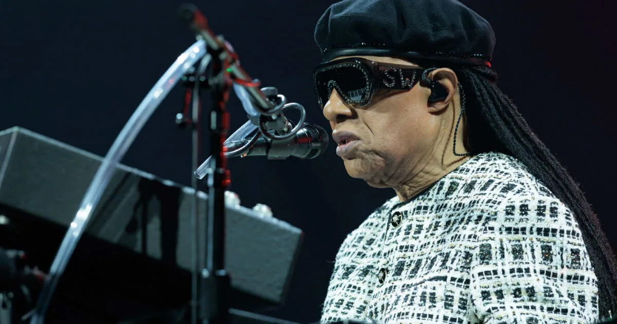 Paris. Trois heures de show, Lenny Kravitz en invité surprise... Stevie Wonder enflamme Bercy