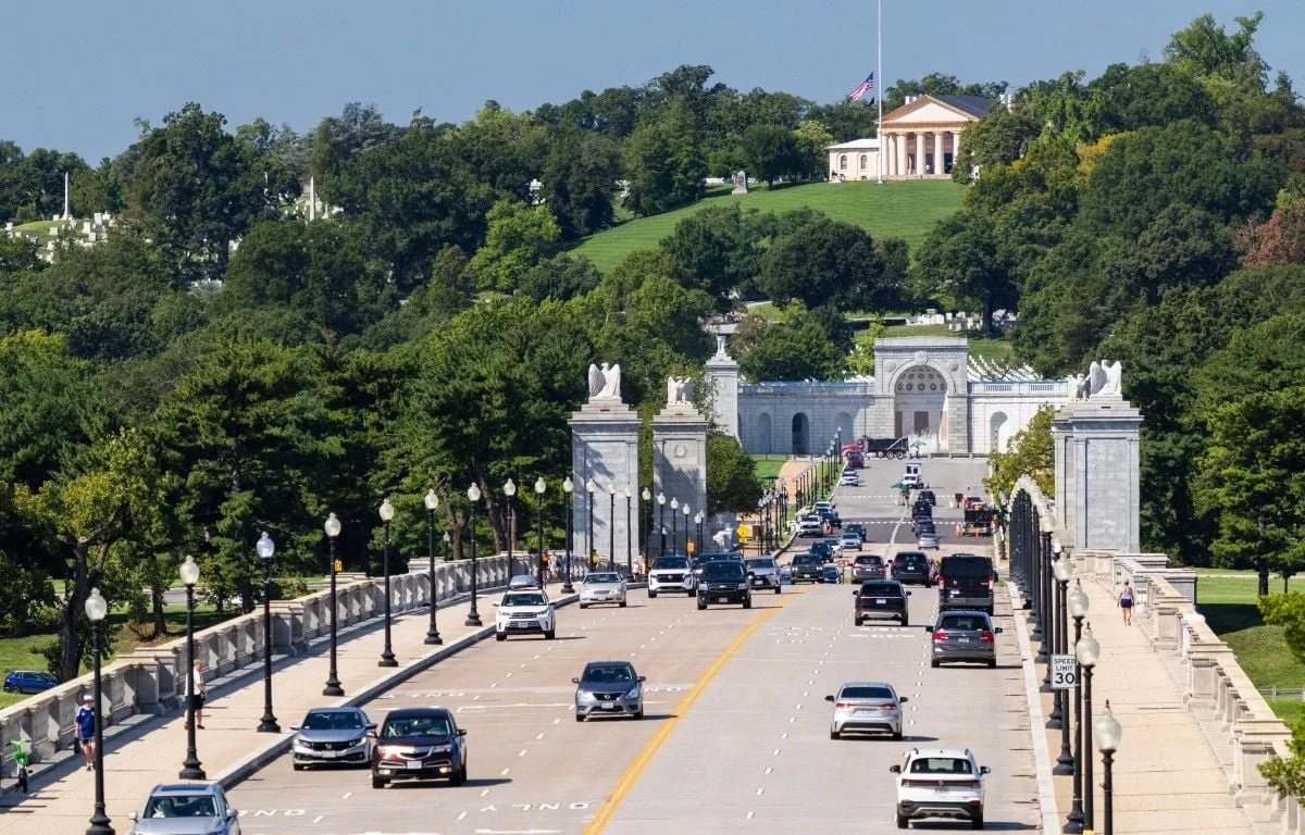Etats-Unis : Drones et tireurs d’élites, l’arc de triomphe de Trump à Washington abritera aussi un poste militaire