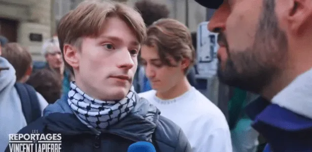 Quem é o jovem de 17 anos que viralizou em protesto contra Macron