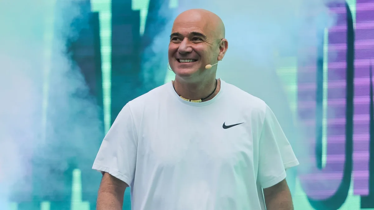Andre Agassi abraza a su hija Jaz, de 22 años –a quien rara vez se ve en público– en una nueva y conmovedora fotografía