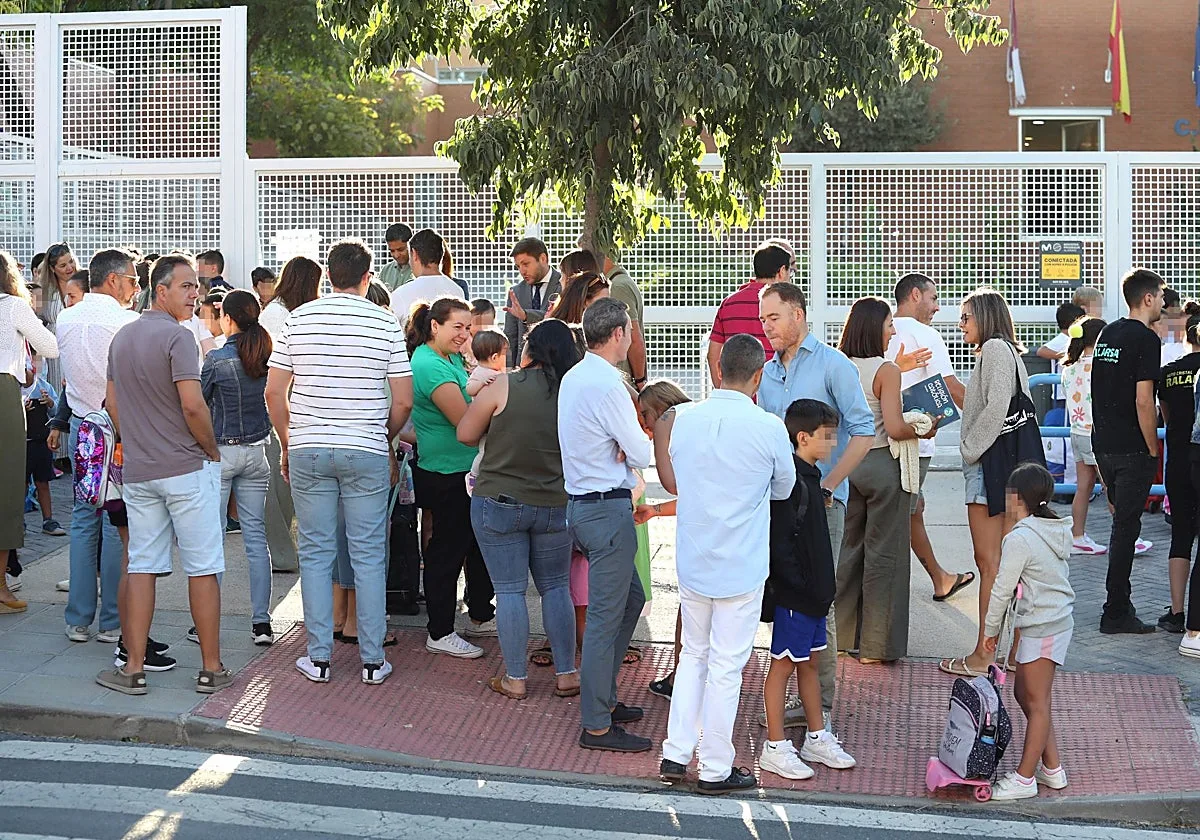 Acamafan denuncia que las ayudas escolares «excluyen de facto» a muchas familias