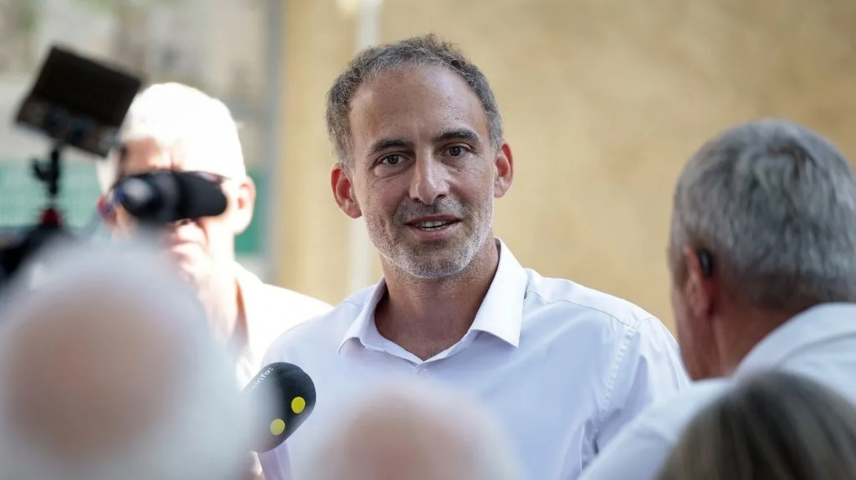 Soutiens, sondages, programme… Sur quoi s'appuie la candidature de Raphaël Glucksmann, qui lance sa campagne pour la présidentielle 2027 ?