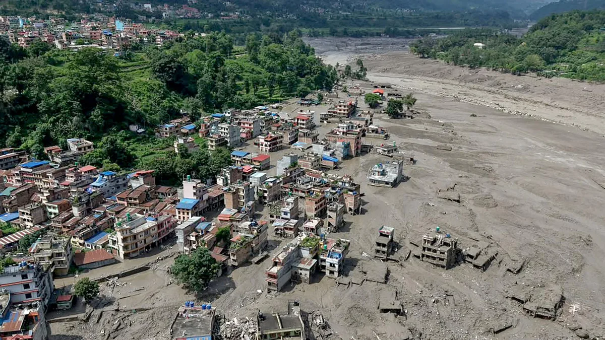 Viele Tote nach Sturzflut in Nepal - Hunderte Reisende vermisst