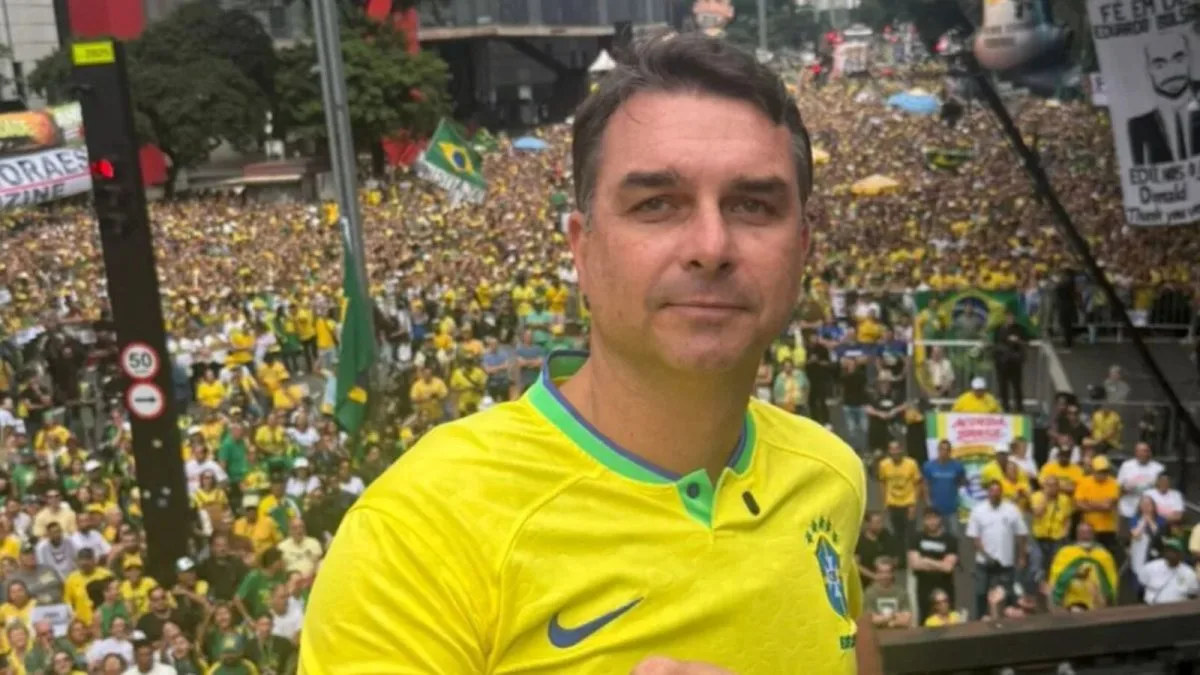 Empresa para a qual Flávio Bolsonaro emitiu R$ 1 milhão em notas entra em liquidação