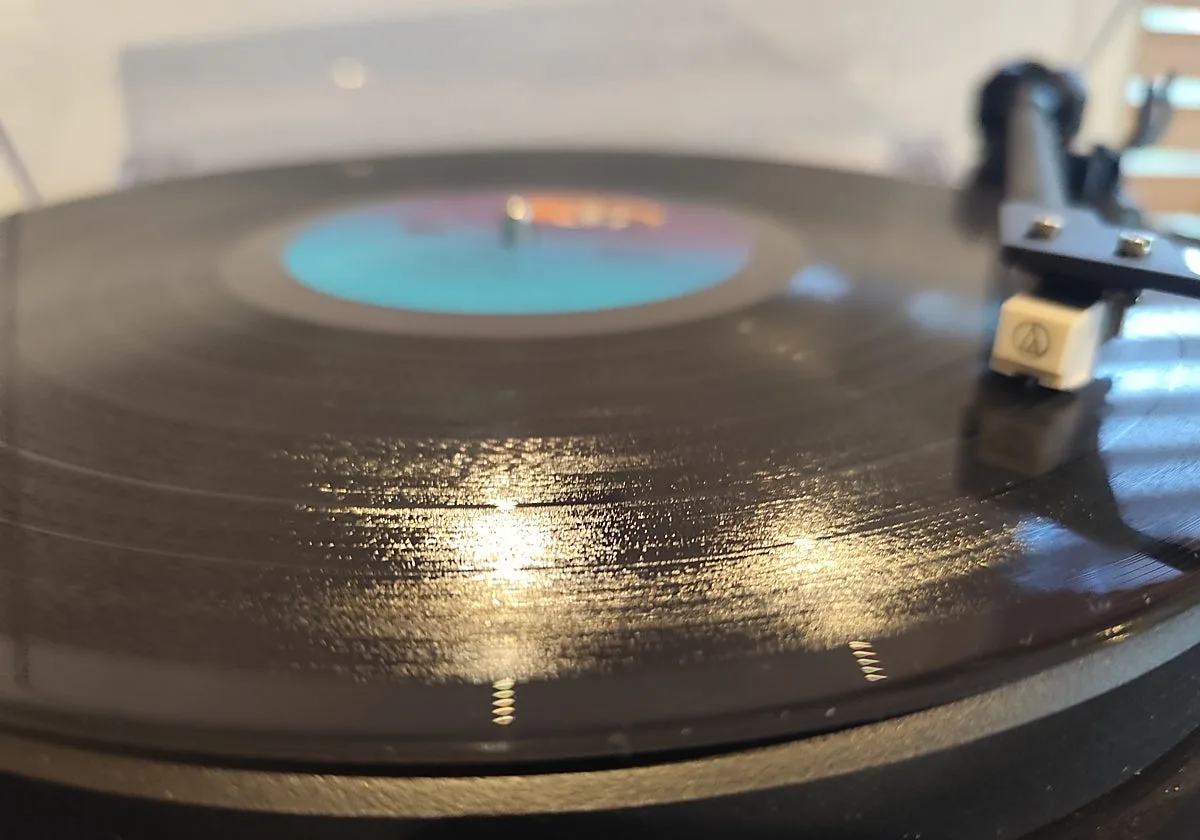 El vinilo, cada vez más caro y cada vez se vende más: el formato físico crece el doble que el digital