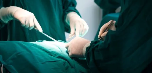 Sri Lanka: Ärzte entfernen Mann kiloschweren Blasenstein
