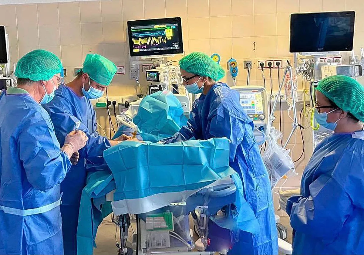 El Hospital de Elche salva a un bebé prematuro con riesgo grave de ceguera