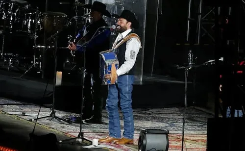 Dejan sin voz a artistas en la noche del Grito en el Zócalo