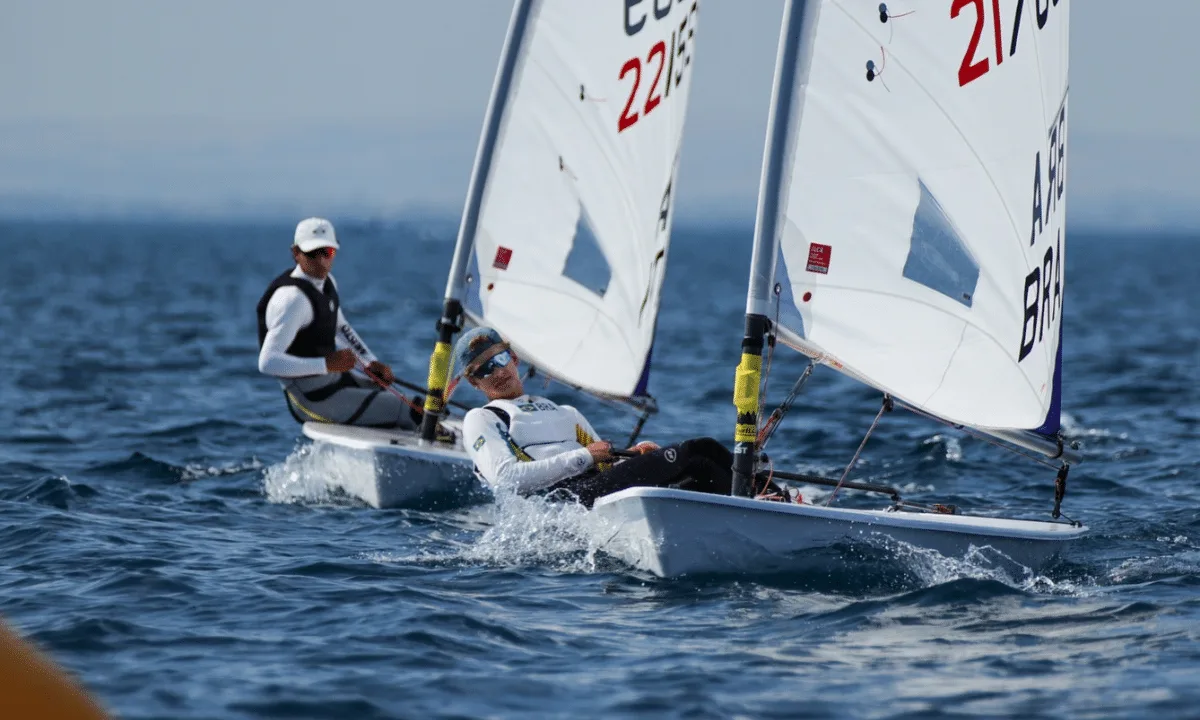 Erik Scheidt é sexto e Valentina aparece no top-15 do Mundial Júnior de ILCA 6