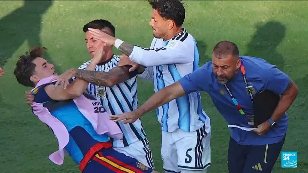 Finale du Mondial 2026 : l'Argentin Leandro Paredes suspendu dix matches par la Fifa