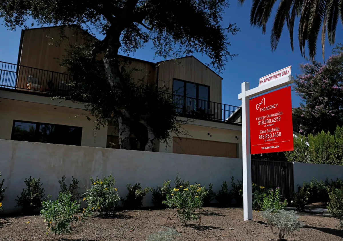 The 30-year mortgage rate just crossed 7% for the first time in over a year