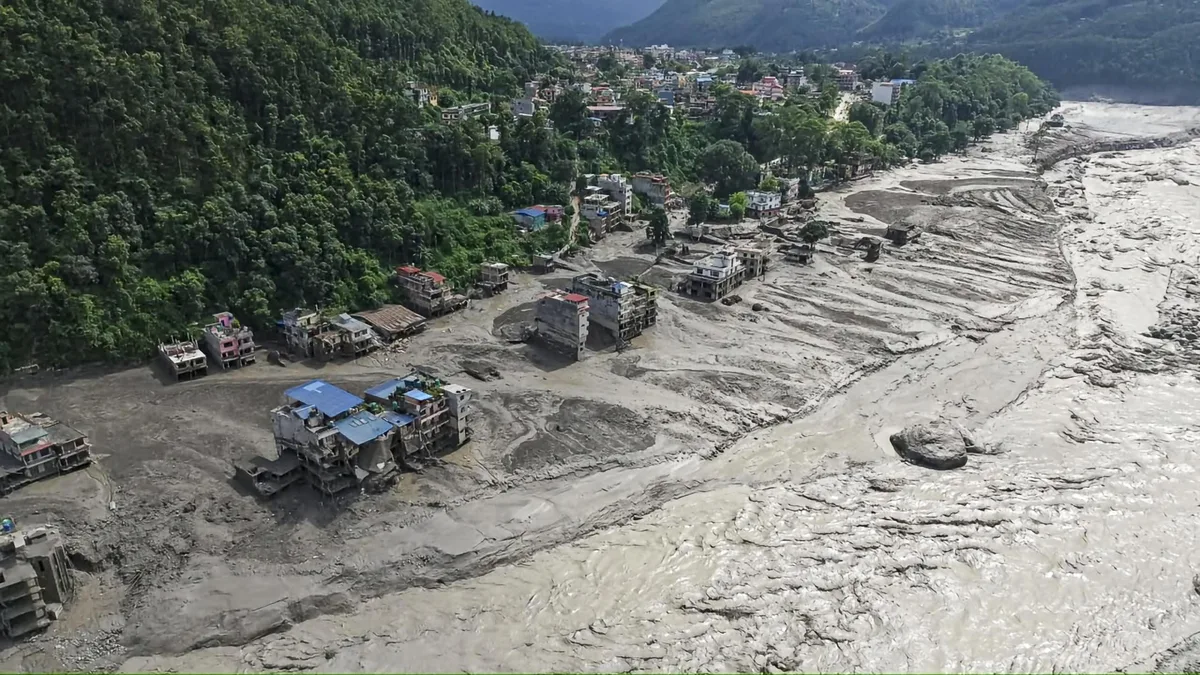 Day after Nepal floods, Gandak river water level recedes in Bihar