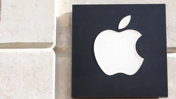 Apple сокращает штат сотрудников в подразделениях Siri и Vision Pro