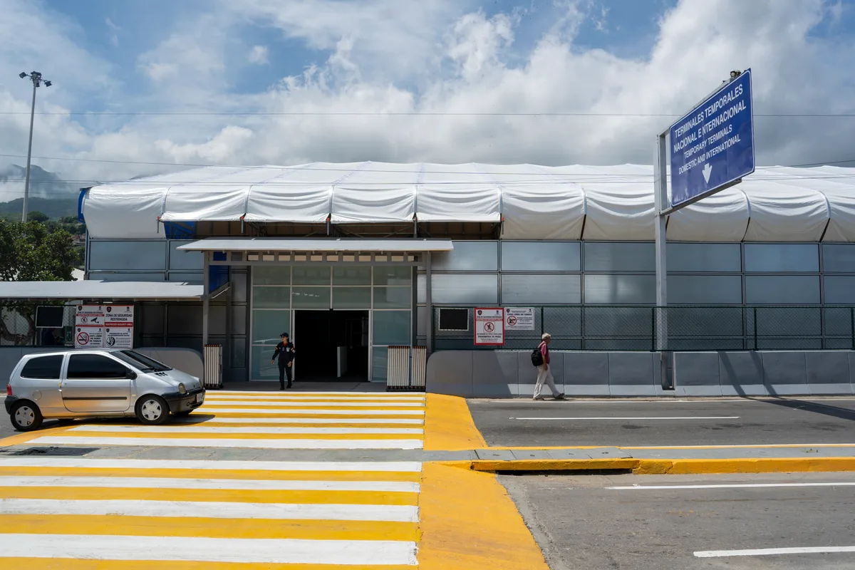 Entre expectativas, hermetismo y simulacros, así avanza la instalación del terminal provisional de Maiquetía