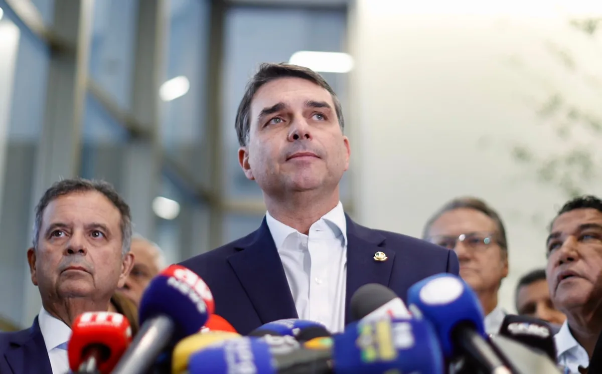 Flávio pediu ajuda a Vorcaro na véspera de prisão